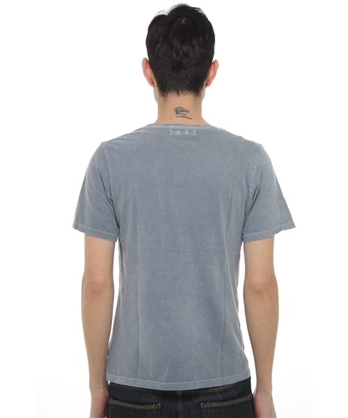 Advantage cycle(アドバンテージサイクル)の「Advantage Cycle: PIGMENT MESSEGE TEE(Tシャツ/カットソー・メンズ・ダークグレー/ライトブルー/レッド・MEDIUM/SMALL)」の5枚目の写真
