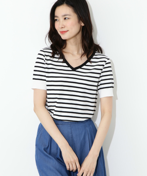 NATURAL BEAUTY BASIC（ナチュラルビューティーベーシック）の「セーターマシーンVネックニット（ニット/セーター・レディース・ホワイト系その他/オフホワイト/レッド/ネイビー・MEDIUM）」の2枚目の写真