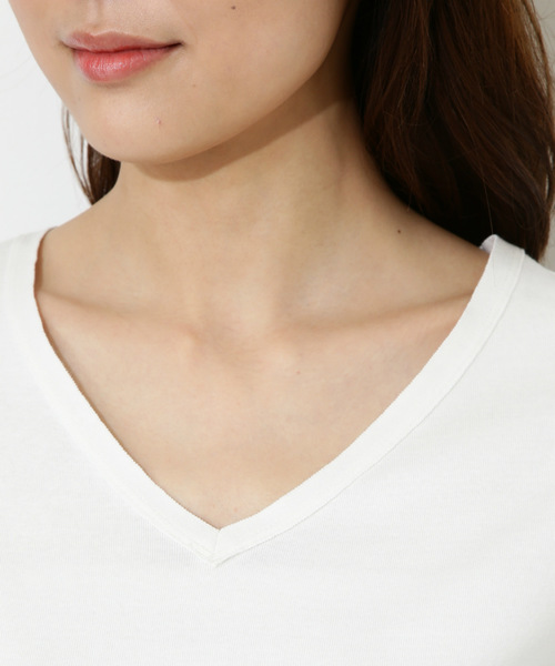 NATURAL BEAUTY BASIC（ナチュラルビューティーベーシック）の「セーターマシーンVネックニット（ニット/セーター・レディース・ホワイト系その他/オフホワイト/レッド/ネイビー・MEDIUM）」の19枚目の写真