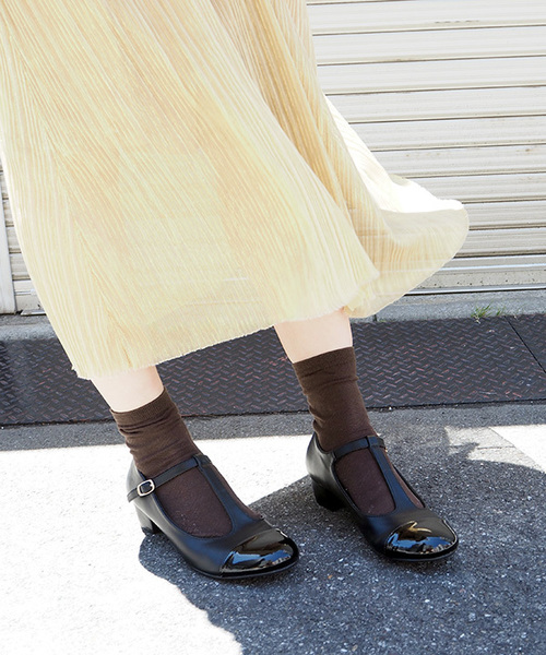 byあしながおじさん(バイアシナガオジサン)の「WEB限定 ◆ byあしながおじさん ◆ Tストラップパンプス 8750259(パンプス・レディース・ワインレッド/ダークブラウン/マルチ/ブラック・24.5cm/24.0cm/22.5cm/23.0cm/23.5cm)」の2枚目の写真