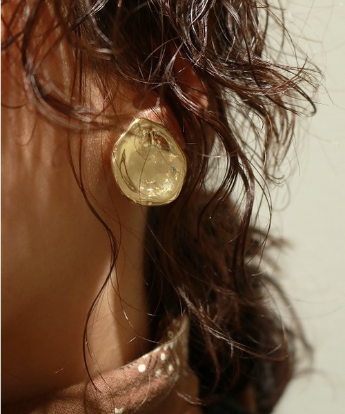 TODAYFUL（トゥデイフル）の「ニュアンスプレートイヤリング（イヤリング・レディース・シルバー/ゴールド・FREE）」の7枚目の写真