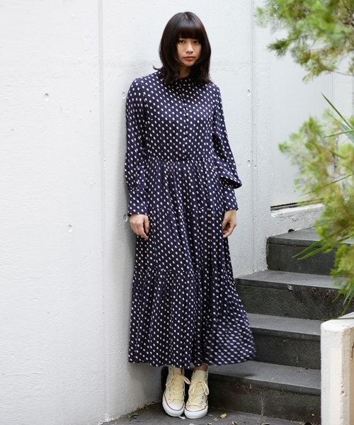 cepo（セポ）の「小花ティアードマキシワンピース（ワンピース・レディース・ブラック/ネイビー・M）」の9枚目の写真