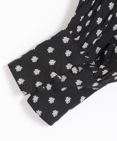 cepo（セポ）の「小花ティアードマキシワンピース（ワンピース・レディース・ブラック/ネイビー・M）」の7枚目の写真