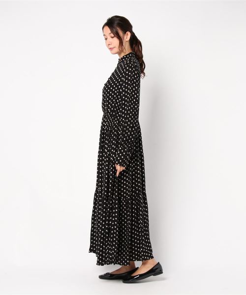 cepo（セポ）の「小花ティアードマキシワンピース（ワンピース・レディース・ブラック/ネイビー・M）」の3枚目の写真