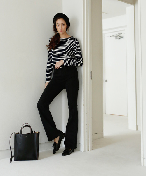marjour（マージュール）の「STRETCH FLARE DENIM（デニムパンツ・レディース・ブラック/インディゴブルー・SMALL/MEDIUM）」の18枚目の写真