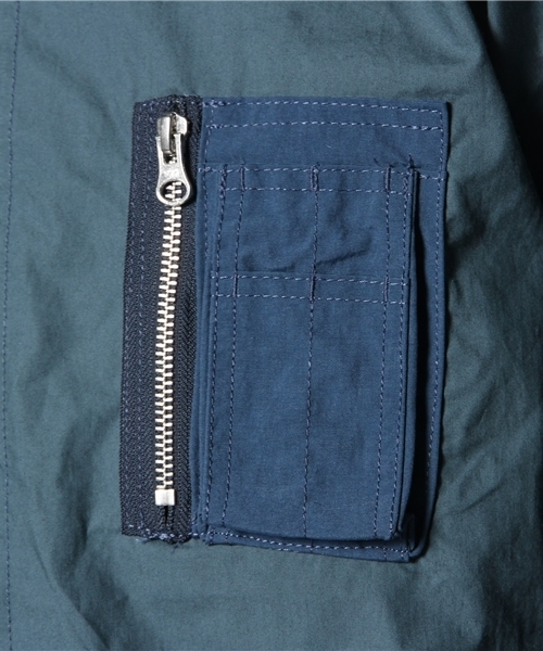 WHO'S WHO gallery（フーズフーギャラリー）の「MA-1ポケットRGシャツ（シャツ/ブラウス・メンズ・ホワイト/ブルー・MEDIUM/LARGE）」の8枚目の写真