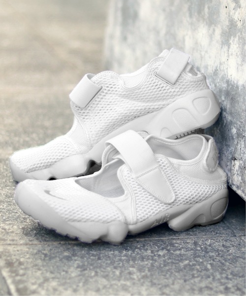 NIKE(ナイキ)の「NIKE / ナイキ ウィメンズ エアリフトブリーズ(サンダル・メンズ・ホワイト/ブラック・29cm/28cm/27cm)」の1枚目の写真