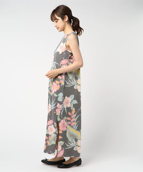 OLD BETTY'S（オールドベティーズ）の「Hibiscus Pattern Maxi One-piece/ハイビスカス 柄 マキシ ワンピース（ワンピース・レディース・オフホワイト/スミクロ・FREE）」の4枚目の写真