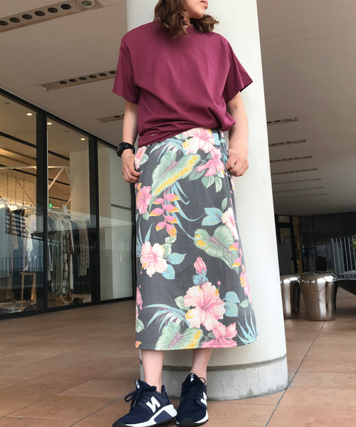 OLD BETTY'S（オールドベティーズ）の「Hibiscus Pattern Maxi One-piece/ハイビスカス 柄 マキシ ワンピース（ワンピース・レディース・オフホワイト/スミクロ・FREE）」の6枚目の写真