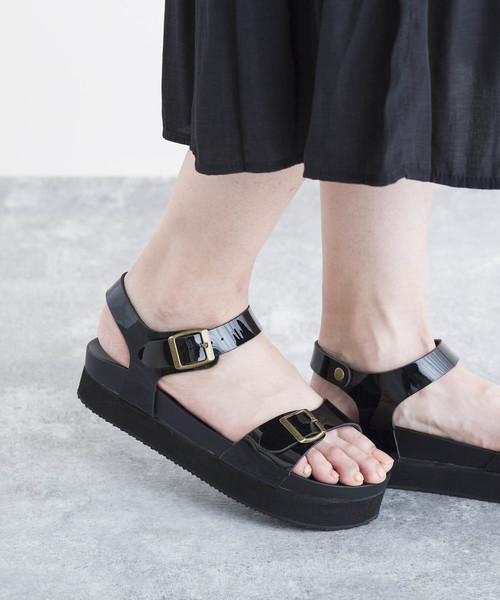 LUGG NAGG(ラグナグ)の「プラットフォームストラップサンダル(サンダル・レディース・ブラック/ダークブラウン・22.5cm/23.5cm/24.5cm)」の1枚目の写真