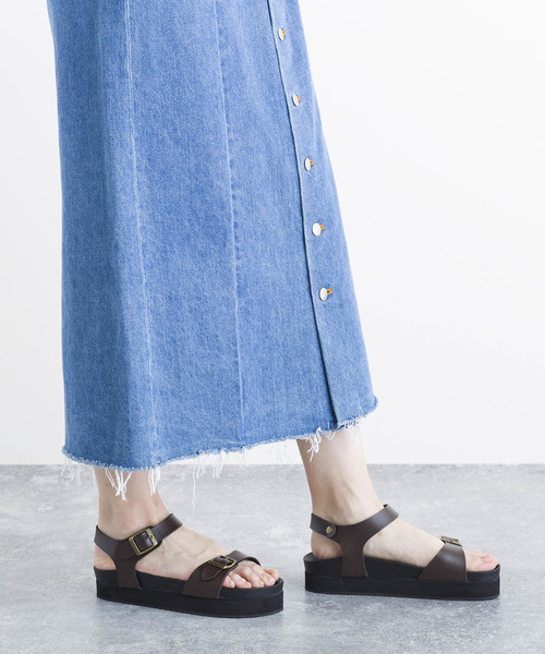 LUGG NAGG(ラグナグ)の「プラットフォームストラップサンダル(サンダル・レディース・ブラック/ダークブラウン・22.5cm/23.5cm/24.5cm)」の4枚目の写真