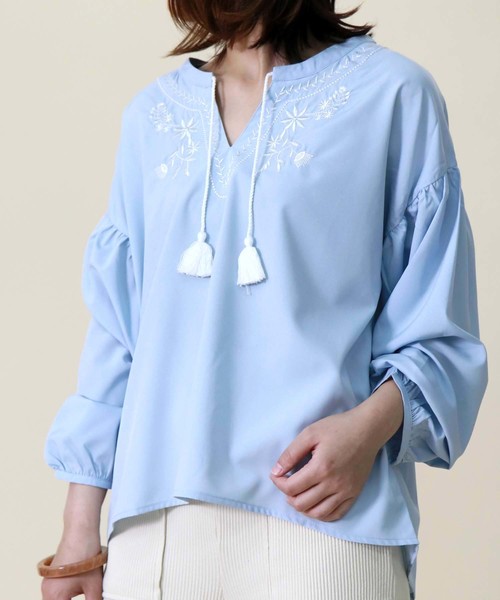セール】【HERCLOSET】タッセル付き花柄刺繍ブラウス（Tシャツ