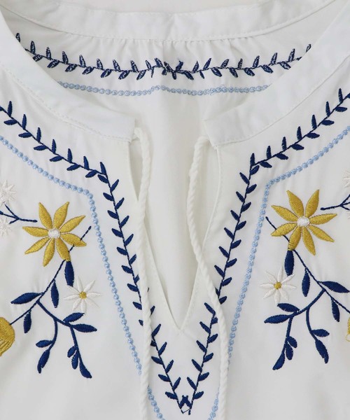 HER CLOSET(ハークローゼット)の「【HERCLOSET】タッセル付き花柄刺繍ブラウス(Tシャツ/カットソー・レディース・ホワイト/ブラック/オレンジ/サックスブルー・M)」の9枚目の写真