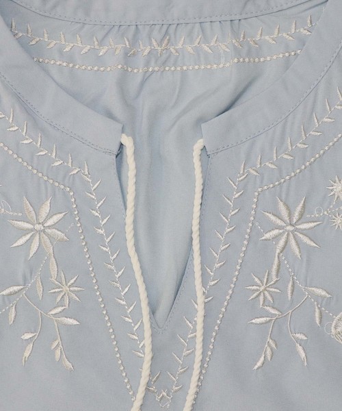 HER CLOSET(ハークローゼット)の「【HERCLOSET】タッセル付き花柄刺繍ブラウス(Tシャツ/カットソー・レディース・ホワイト/ブラック/オレンジ/サックスブルー・M)」の15枚目の写真