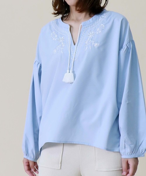 HER CLOSET(ハークローゼット)の「【HERCLOSET】タッセル付き花柄刺繍ブラウス(Tシャツ/カットソー・レディース・ホワイト/ブラック/オレンジ/サックスブルー・M)」の14枚目の写真