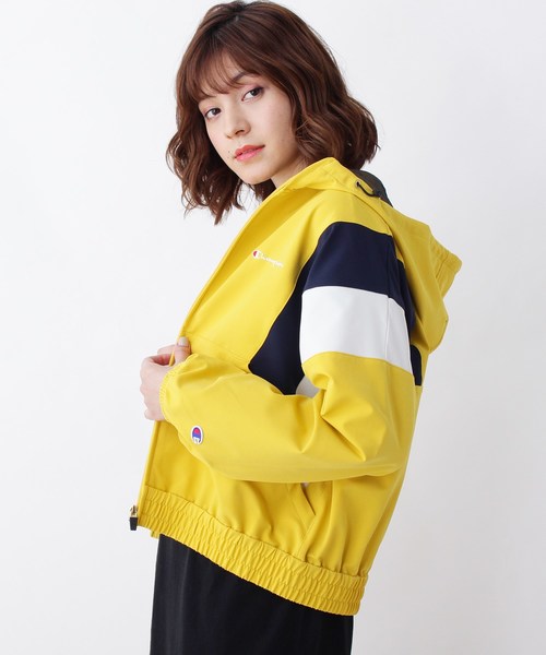 Champion(チャンピオン)の「Champion フード付き配色ブルゾン(ブルゾン・レディース・ホワイト系9/ネイビー系5/イエロー系7・02/03)」の3枚目の写真