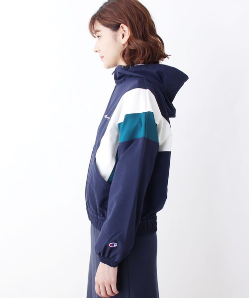 Champion(チャンピオン)の「Champion フード付き配色ブルゾン(ブルゾン・レディース・ホワイト系9/ネイビー系5/イエロー系7・02/03)」の5枚目の写真