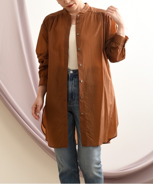 LHELBIE（レルビエ）の「バンドカラーシアーロングシャツ（シャツ/ブラウス・レディース・ベージュ/カーキ/キャメル・M）」の3枚目の写真