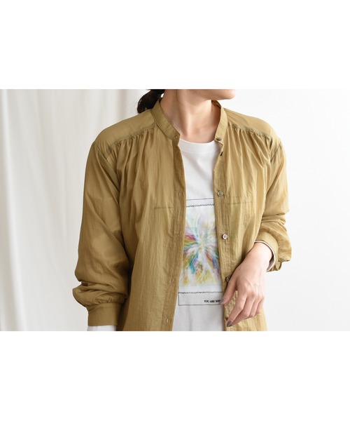 LHELBIE（レルビエ）の「バンドカラーシアーロングシャツ（シャツ/ブラウス・レディース・ベージュ/カーキ/キャメル・M）」の15枚目の写真