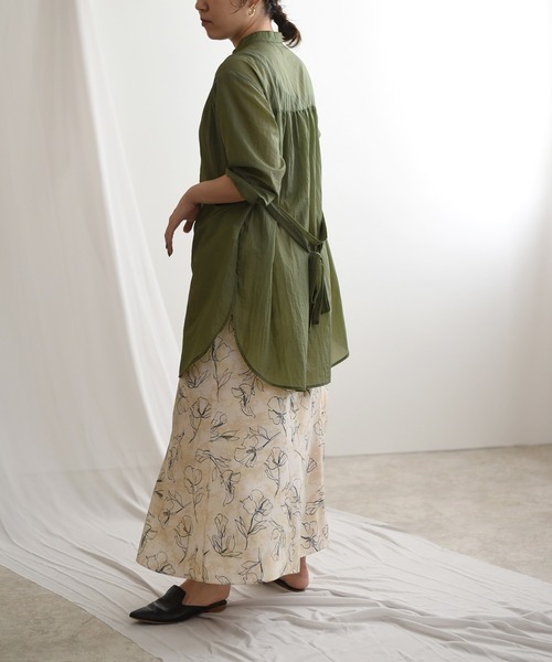 LHELBIE（レルビエ）の「バンドカラーシアーロングシャツ（シャツ/ブラウス・レディース・ベージュ/カーキ/キャメル・M）」の10枚目の写真