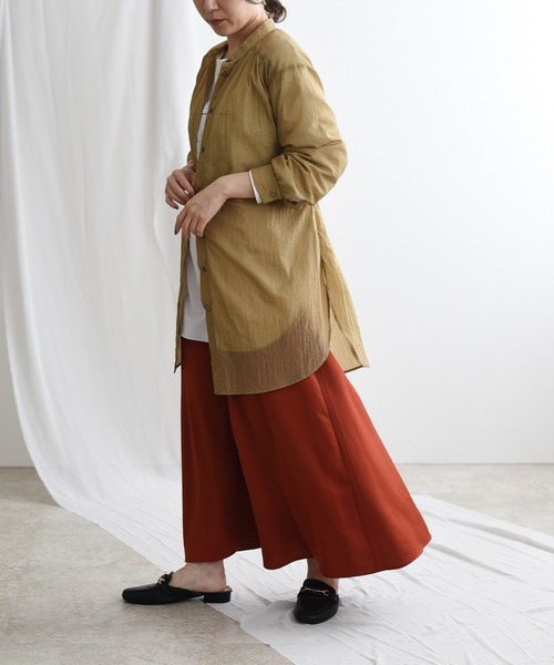 LHELBIE（レルビエ）の「バンドカラーシアーロングシャツ（シャツ/ブラウス・レディース・ベージュ/カーキ/キャメル・M）」の7枚目の写真