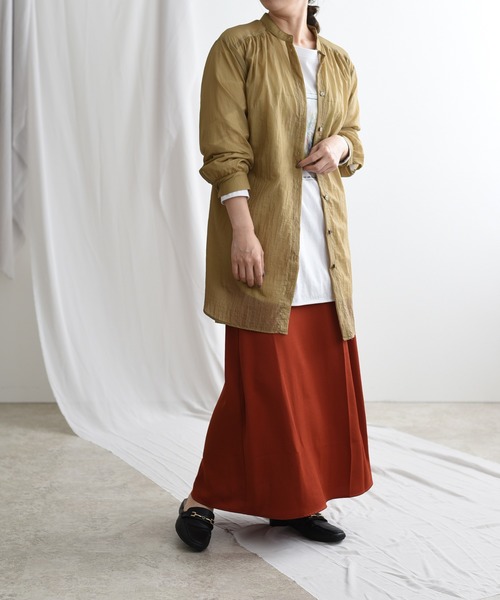 LHELBIE（レルビエ）の「バンドカラーシアーロングシャツ（シャツ/ブラウス・レディース・ベージュ/カーキ/キャメル・M）」の4枚目の写真