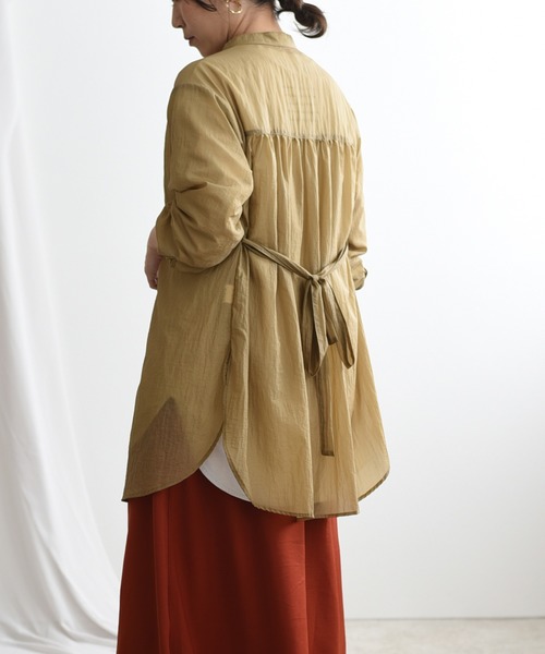 LHELBIE（レルビエ）の「バンドカラーシアーロングシャツ（シャツ/ブラウス・レディース・ベージュ/カーキ/キャメル・M）」の19枚目の写真