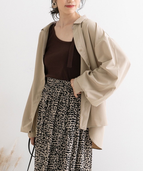 Newlyme（ニューリーミー）の「バルーンスリーブスキッパーシャツ（シャツ/ブラウス・レディース・グレイッシュベージュ/オリーブ/ブラック/ブラウン・MEDIUM/LARGE）」の2枚目の写真