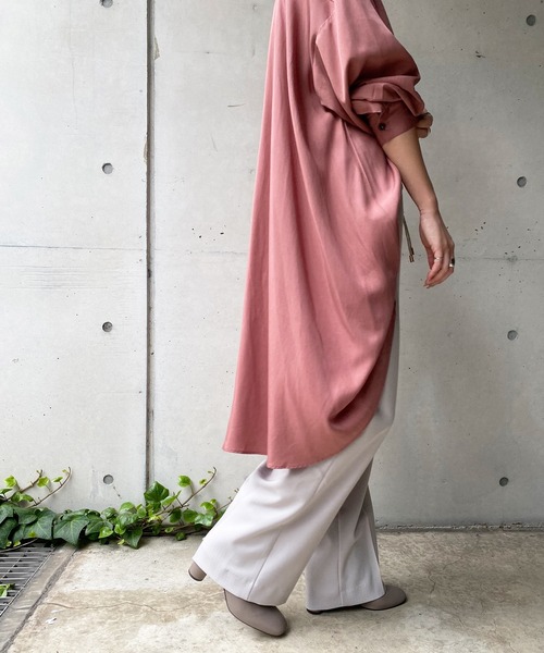 DouDou（ドゥドゥ）の「【新色追加】バックフレアチュニックブラウス（シャツ/ブラウス・レディース・ピンク/スミクロ/グレイッシュベージュ/オフホワイト・FREE）」の4枚目の写真