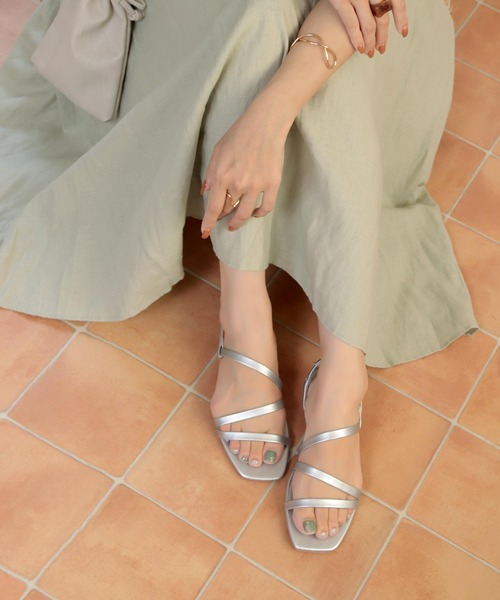 SOROTTO（ソロット）の「華奢ストラップデザインのクリアヒールスクエアトゥサンダル（サンダル・レディース・アイボリー/グリーン系その他/シルバー/ブラック/ブラウン/パープル/パイソン・S/L/LL/M）」の6枚目の写真