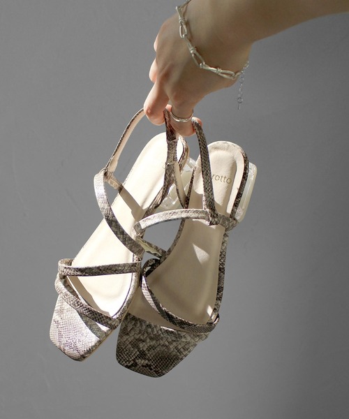 SOROTTO（ソロット）の「華奢ストラップデザインのクリアヒールスクエアトゥサンダル（サンダル・レディース・アイボリー/グリーン系その他/シルバー/ブラック/ブラウン/パープル/パイソン・S/L/LL/M）」の19枚目の写真
