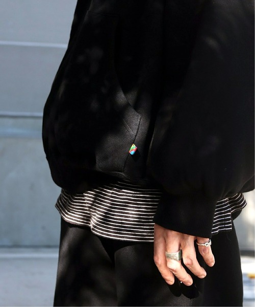 is-ness（イズネス）の「【WIS-NESS / ウィズネス】 OVER HOODIE SWEAT（パーカー・メンズ・ブラック/チャコールグレー・MEDIUM）」の4枚目の写真