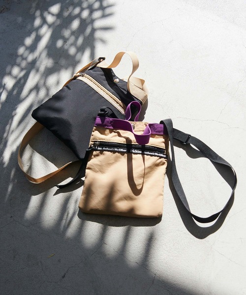 Dickies(ディッキーズ)の「【Dickies】別注フロントジップショルダーバッグ(ショルダーバッグ・レディース・ブラック/ベージュ・FREE)」の4枚目の写真