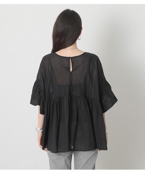 crie conforto（クリーコンフォルト）の「スクエアギャザーＢＬ（シャツ/ブラウス・レディース・ブラック/オフホワイト/イエロー・FREE）」の10枚目の写真