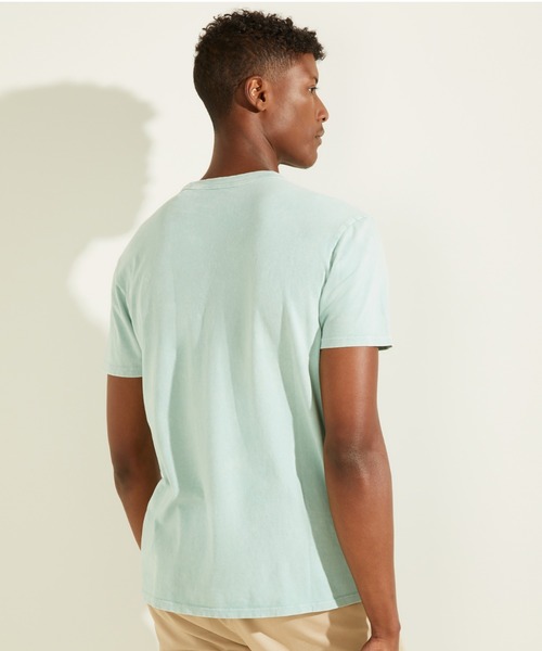 Guess（ゲス）の「Sueded Jersey Tee（Tシャツ/カットソー・メンズ・ホワイト/ライトブルー/ベージュ/ブラウン/ダークグレー・SMALL/MEDIUM/LARGE/X-LARGE）」の14枚目の写真