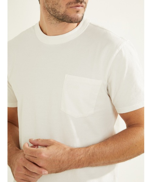 Guess（ゲス）の「Sueded Jersey Tee（Tシャツ/カットソー・メンズ・ホワイト/ライトブルー/ベージュ/ブラウン/ダークグレー・SMALL/MEDIUM/LARGE/X-LARGE）」の16枚目の写真