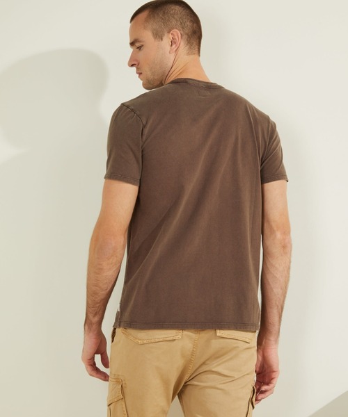 Guess（ゲス）の「Sueded Jersey Tee（Tシャツ/カットソー・メンズ・ホワイト/ライトブルー/ベージュ/ブラウン/ダークグレー・SMALL/MEDIUM/LARGE/X-LARGE）」の19枚目の写真