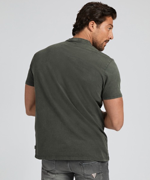 Guess（ゲス）の「Sueded Jersey Tee（Tシャツ/カットソー・メンズ・ホワイト/ライトブルー/ベージュ/ブラウン/ダークグレー・SMALL/MEDIUM/LARGE/X-LARGE）」の22枚目の写真