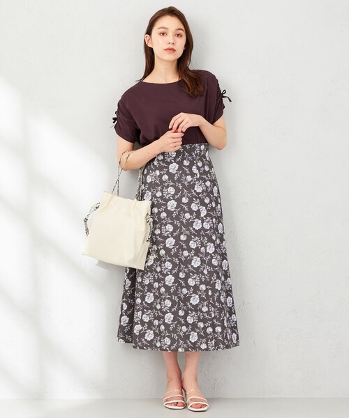 Feroux（フェルゥ）の「【洗える】スモーキートーンフラワー スカート（スカート・レディース・ブラック系3/スカイブルー系3・1/2）」の3枚目の写真