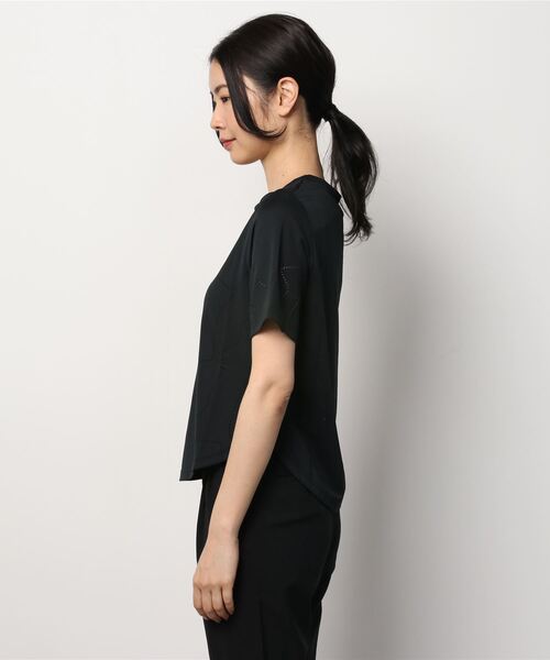 Reebok(リーボック)の「ユナイテッド バイ フィットネス パーフォレーテッド Tシャツ / United By Fitness Perforated Tee(Tシャツ/カットソー・レディース・ブラック/ブルー・LARGE/X-LARGE/XX-LARGE/MEDIUM/SMALL/X-SMALL)」の3枚目の写真