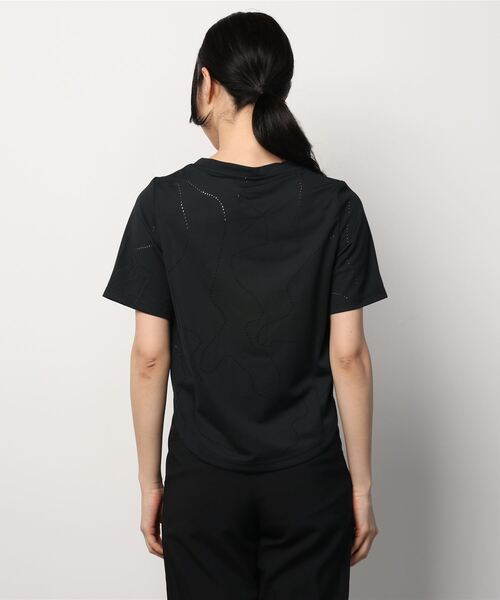 Reebok(リーボック)の「ユナイテッド バイ フィットネス パーフォレーテッド Tシャツ / United By Fitness Perforated Tee(Tシャツ/カットソー・レディース・ブラック/ブルー・LARGE/X-LARGE/XX-LARGE/MEDIUM/SMALL/X-SMALL)」の4枚目の写真