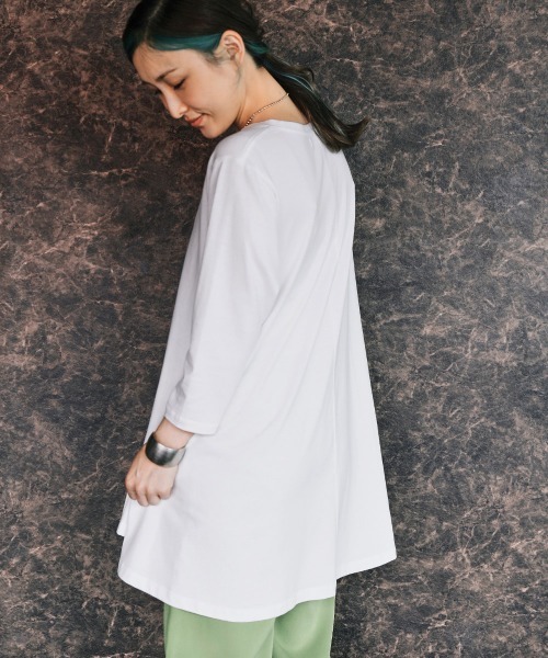 Bou Jeloud(ブージュルード)の「【はあちゅう×BouJeloud】美シルエットAラインTOPS(Tシャツ/カットソー・レディース・ブラック/オフホワイト/ピンク・FREE)」の1枚目の写真