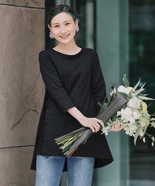 Bou Jeloud(ブージュルード)の「【はあちゅう×BouJeloud】美シルエットAラインTOPS(Tシャツ/カットソー・レディース・ブラック/オフホワイト/ピンク・FREE)」の2枚目の写真