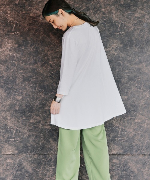 Bou Jeloud(ブージュルード)の「【はあちゅう×BouJeloud】美シルエットAラインTOPS(Tシャツ/カットソー・レディース・ブラック/オフホワイト/ピンク・FREE)」の5枚目の写真