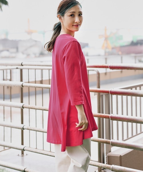 Bou Jeloud(ブージュルード)の「【はあちゅう×BouJeloud】美シルエットAラインTOPS(Tシャツ/カットソー・レディース・ブラック/オフホワイト/ピンク・FREE)」の18枚目の写真