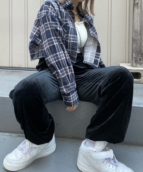 WEGO（ウィゴー）の「WEGO/ピンタックJOGイージーパンツ（スウェットパンツ・レディース・ホワイト/ブラック/ダークグリーン/オートミール/ブラック系その他/オレンジ/ネイビー/アニマル/レッド/サックスブルー/グリーン/その他2/その他1・FREE）」の4枚目の写真