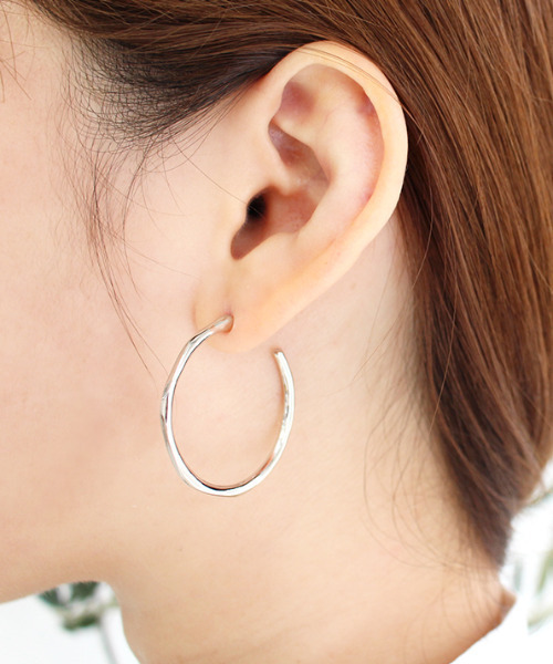 MODE ROBE(モードローブ)の「フープピアス(ピアス(両耳用)・レディース・ゴールド/シルバー・FREE)」の1枚目の写真
