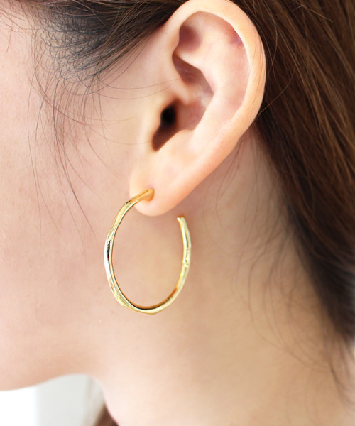 MODE ROBE(モードローブ)の「フープピアス(ピアス(両耳用)・レディース・ゴールド/シルバー・FREE)」の2枚目の写真