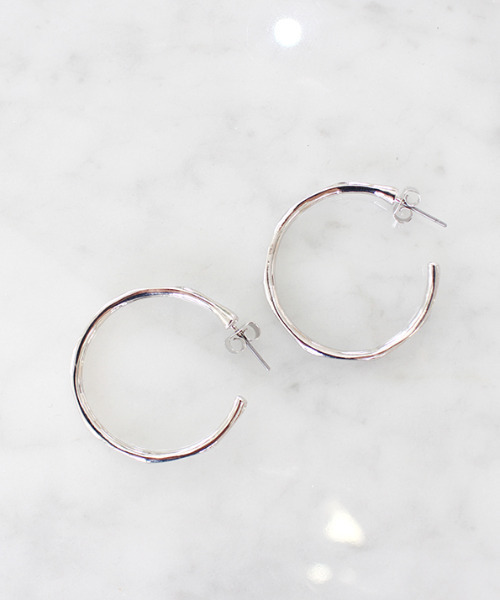 MODE ROBE(モードローブ)の「フープピアス(ピアス(両耳用)・レディース・ゴールド/シルバー・FREE)」の6枚目の写真