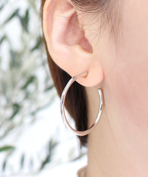 MODE ROBE(モードローブ)の「フープピアス(ピアス(両耳用)・レディース・ゴールド/シルバー・FREE)」の5枚目の写真